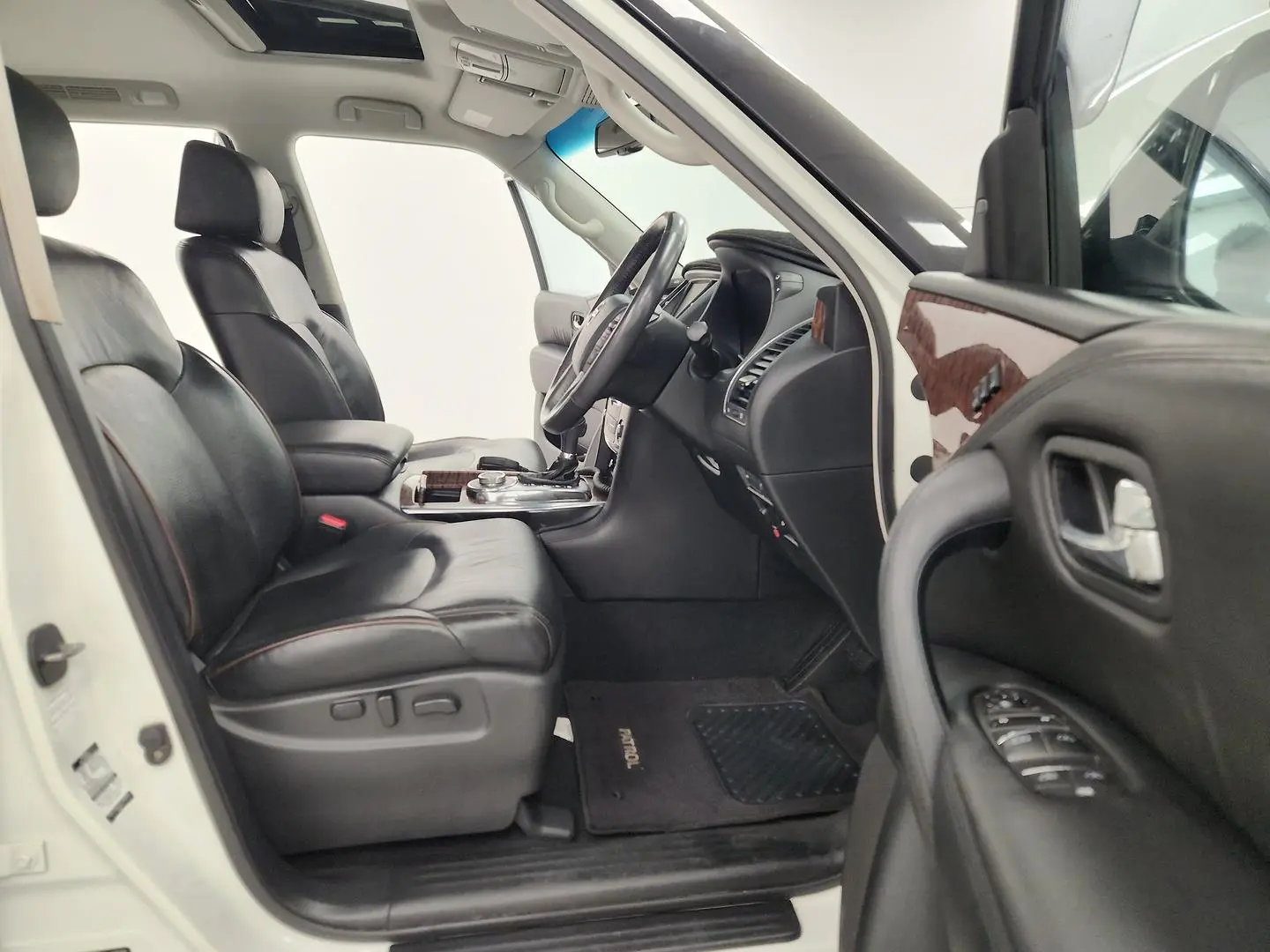 2016 Nissan Patrol Gallery Image 23