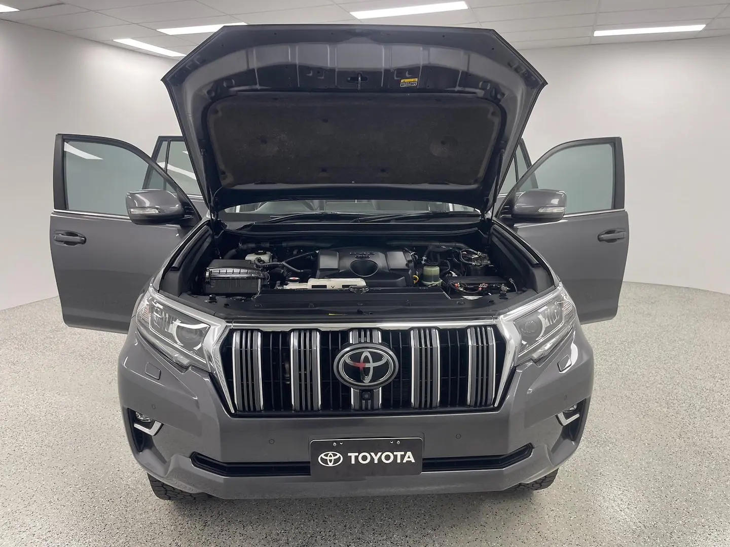 2022 Toyota Landcruiser Prado Gallery Image 13