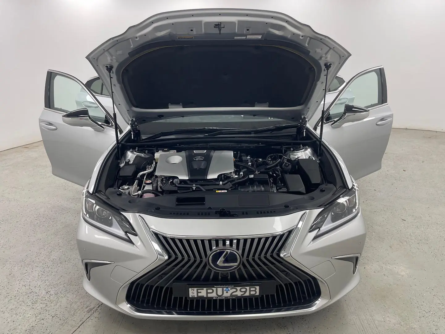 2021 Lexus ES Gallery Image 13