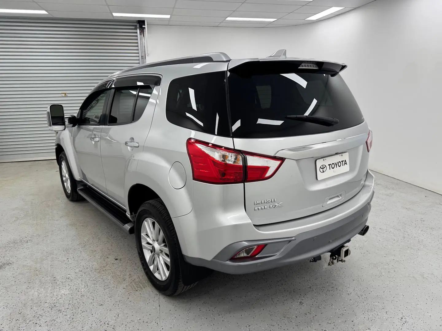 2018 Isuzu MU-X Gallery Image 4