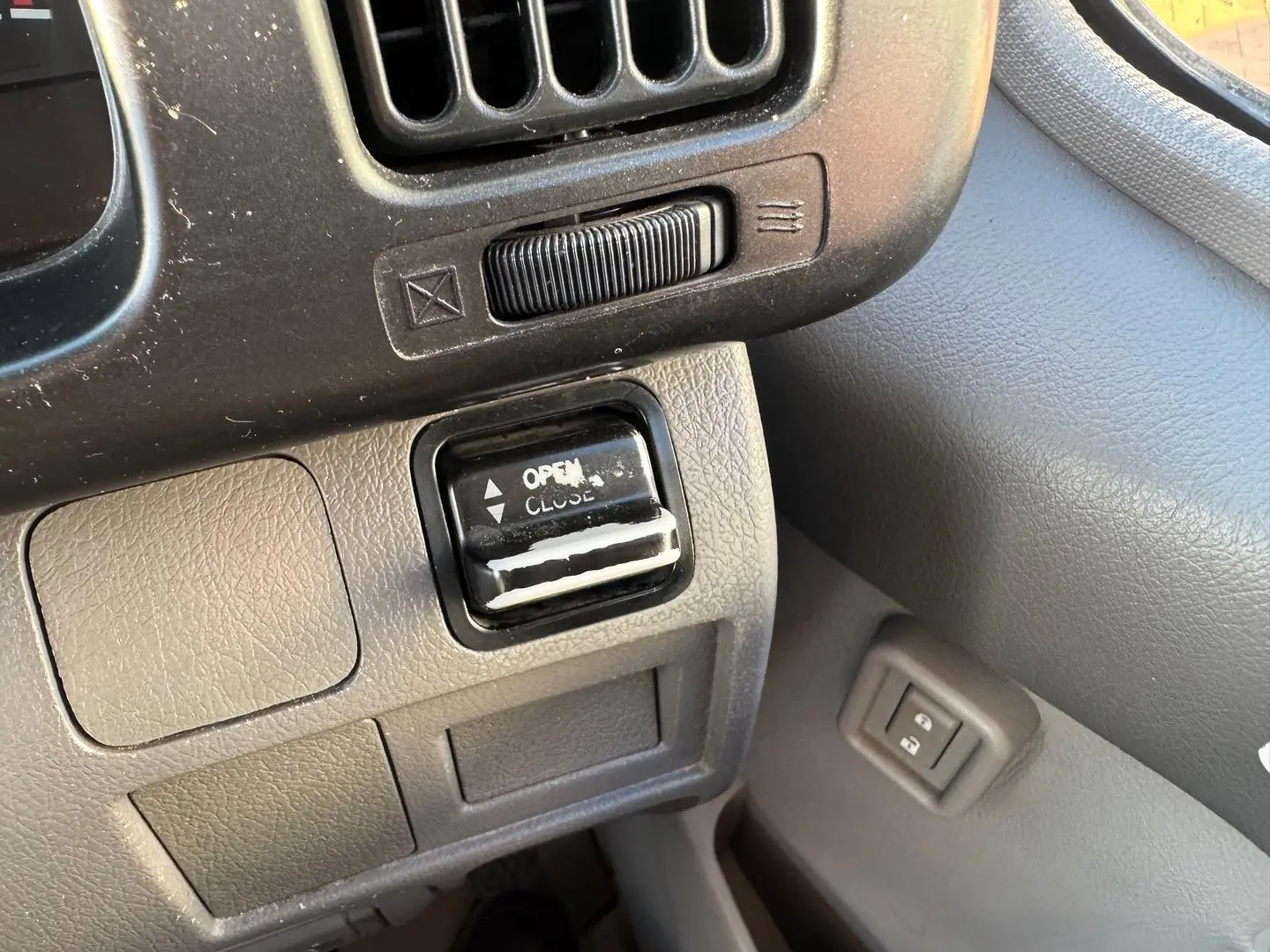 2014 Toyota Coaster Gallery Image 11