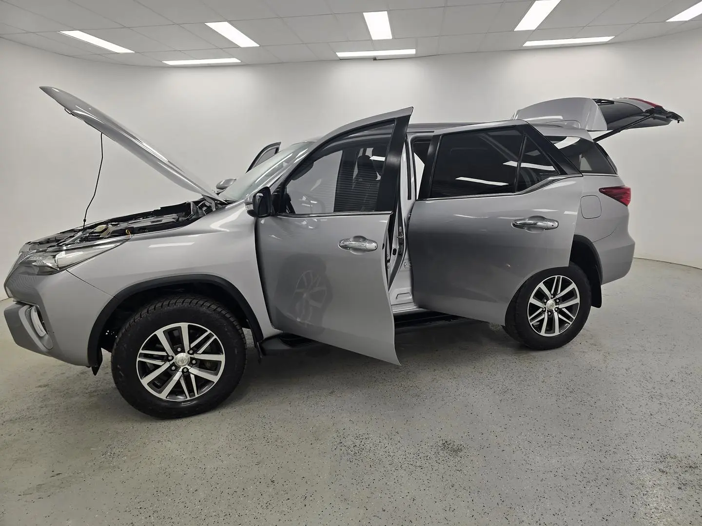 2017 Toyota Fortuner Gallery Image 13