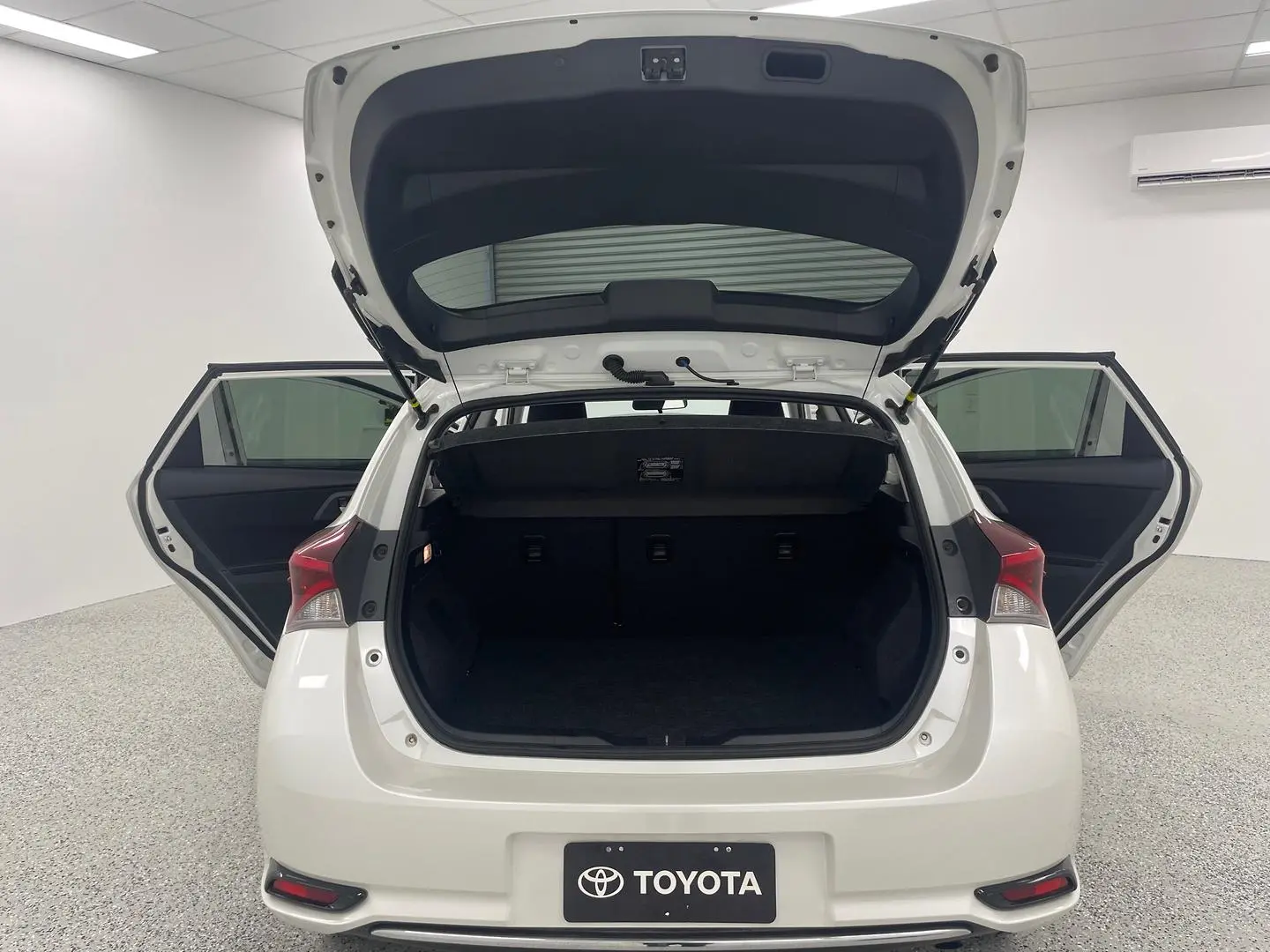 2017 Toyota Corolla Gallery Image 11