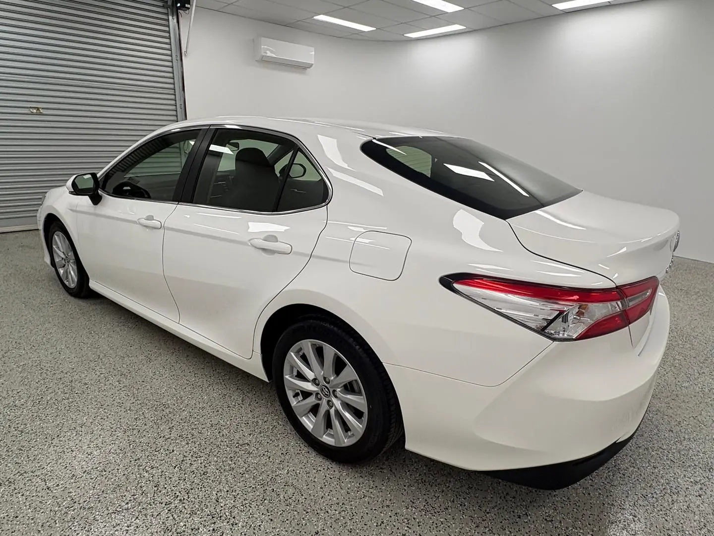 2019 Toyota Camry Gallery Image 5