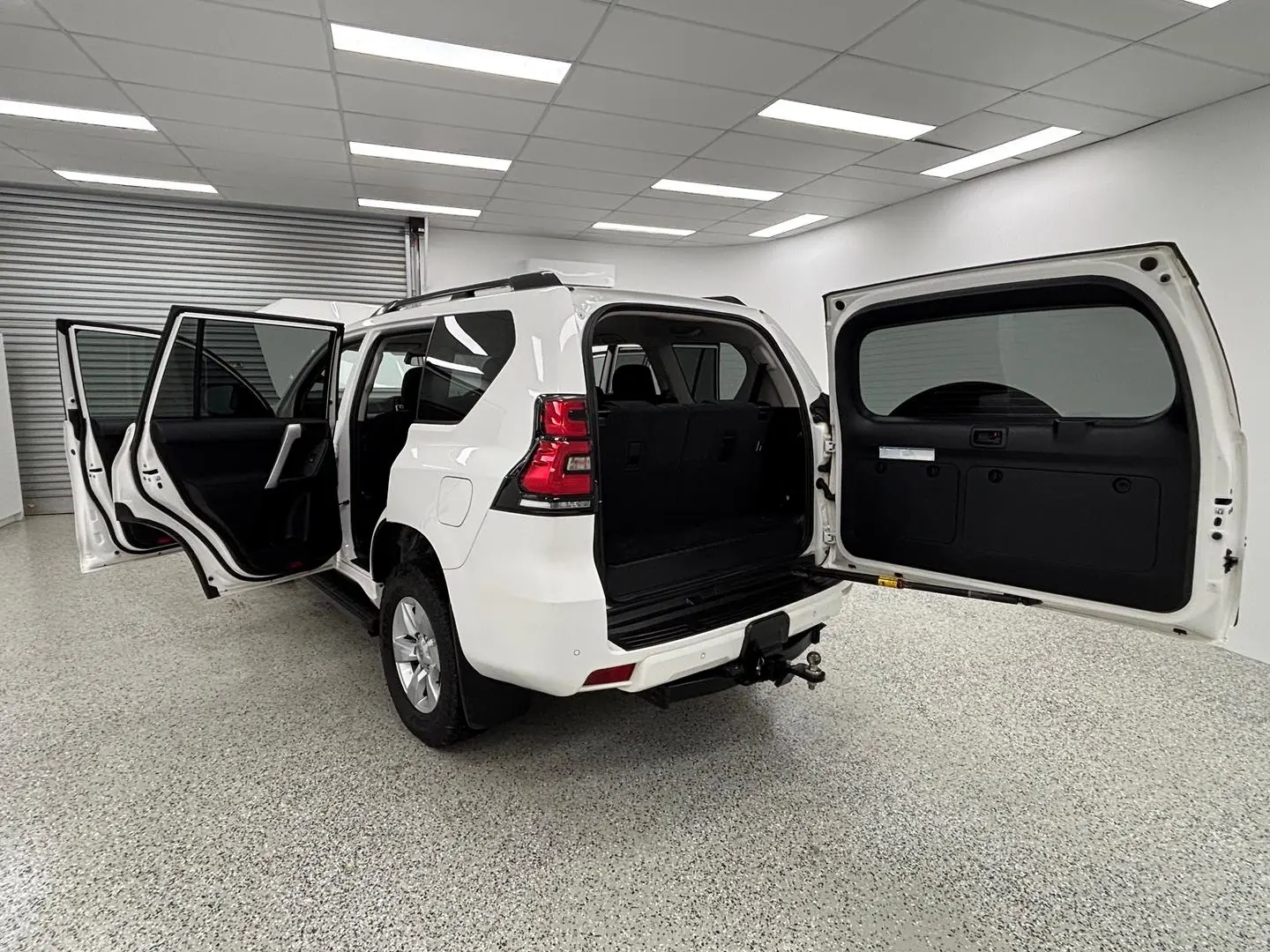 2018 Toyota Landcruiser Prado Gallery Image 12