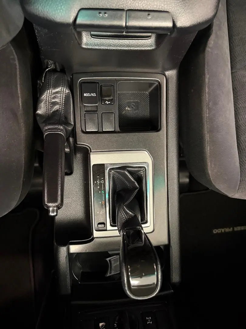 2015 Toyota Landcruiser Prado Gallery Image 34
