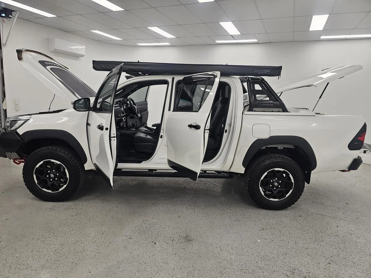 2019 Toyota Hilux Gallery Image 10