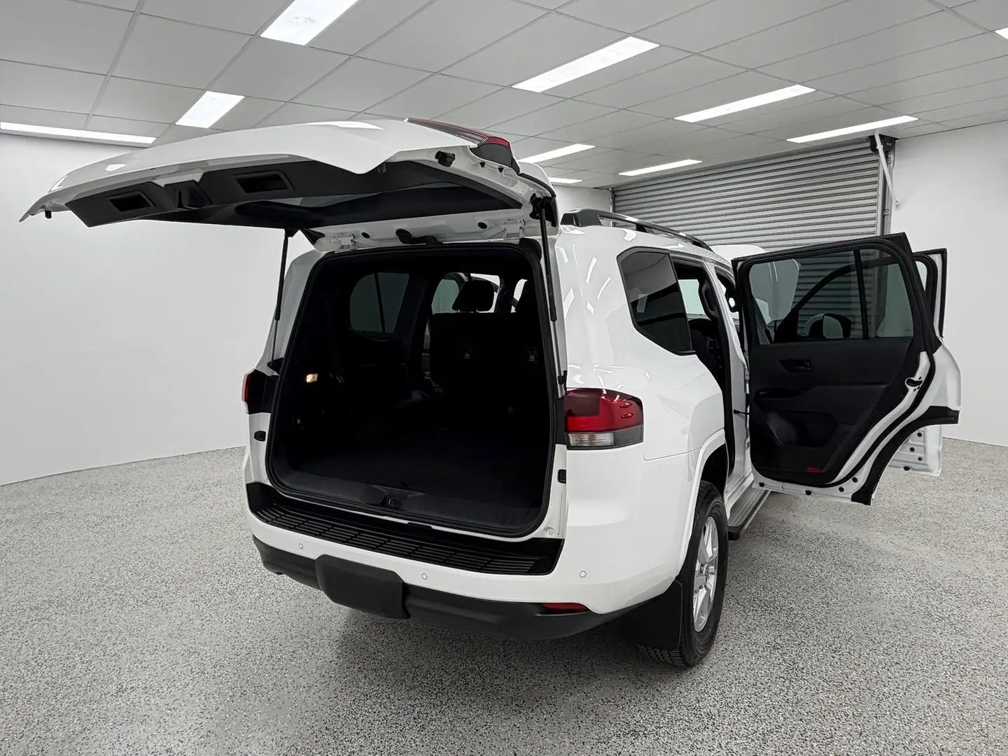 2024 Toyota Landcruiser Gallery Image 9