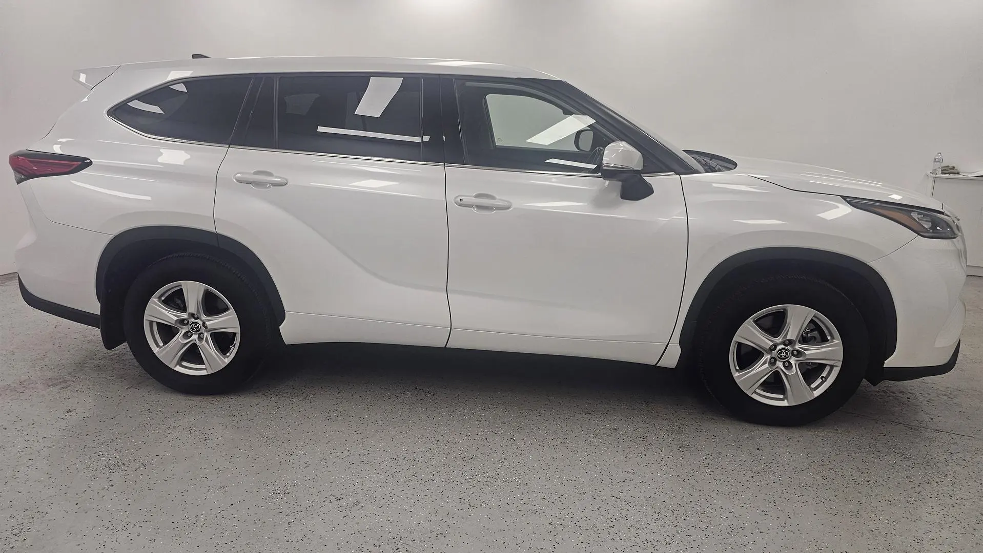 2022 Toyota Kluger Gallery Image 2