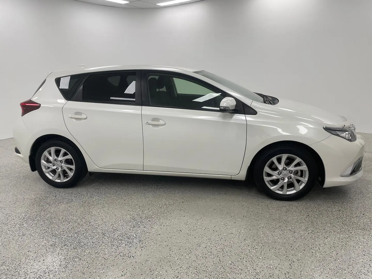 2017 Toyota Corolla Gallery Image 2