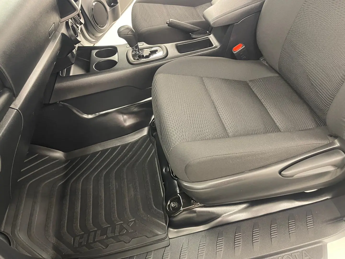 2024 Toyota Hilux Gallery Image 16