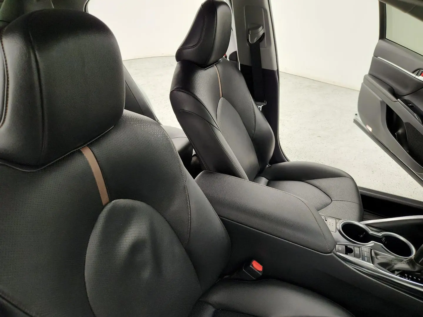 2020 Toyota Camry Gallery Image 24