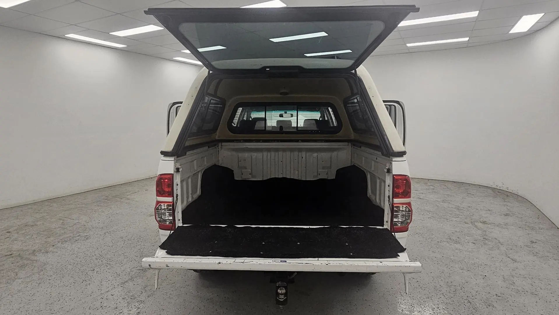2015 Toyota Hilux Gallery Image 17
