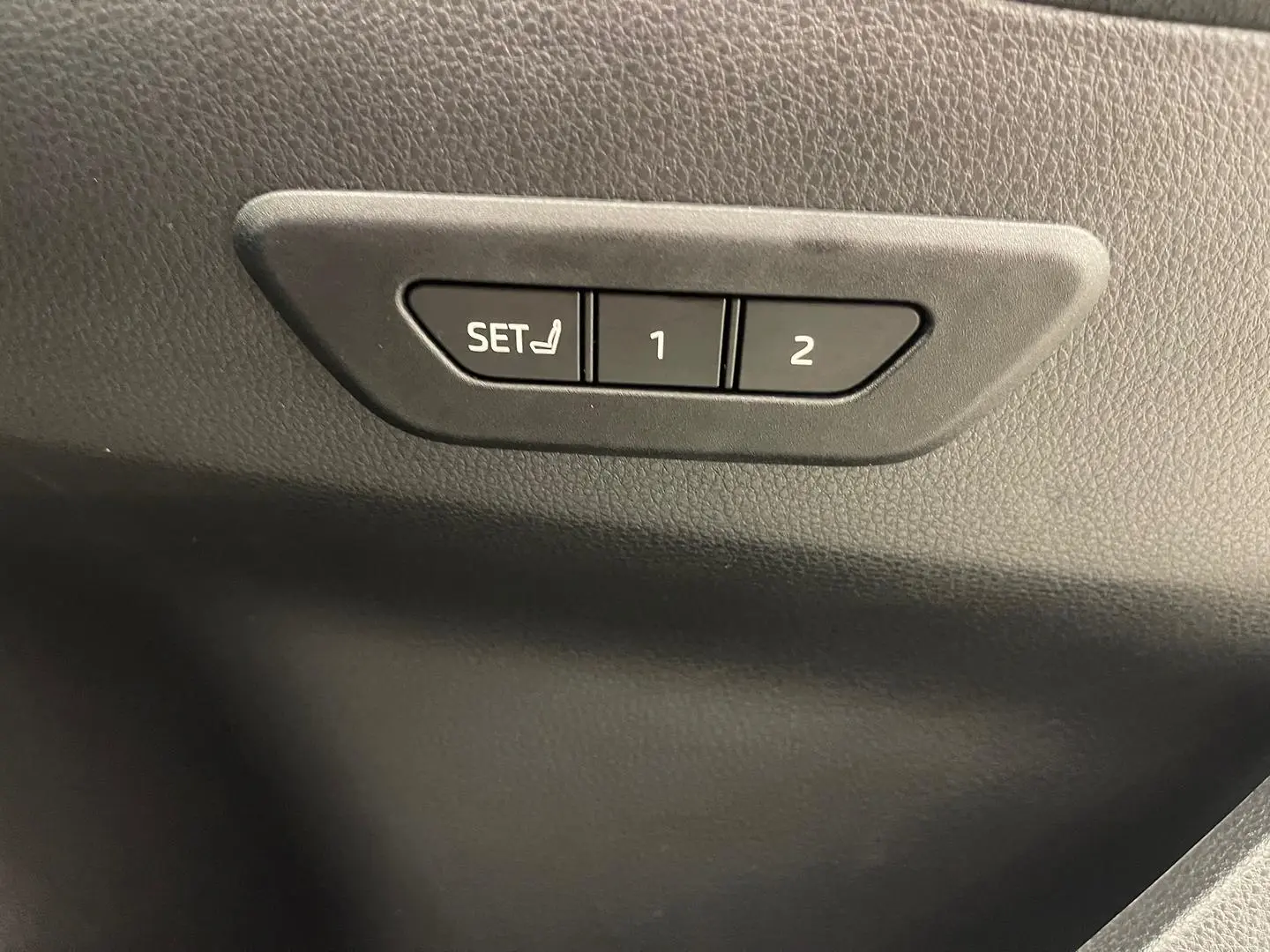 2025 Toyota C-HR Gallery Image 23