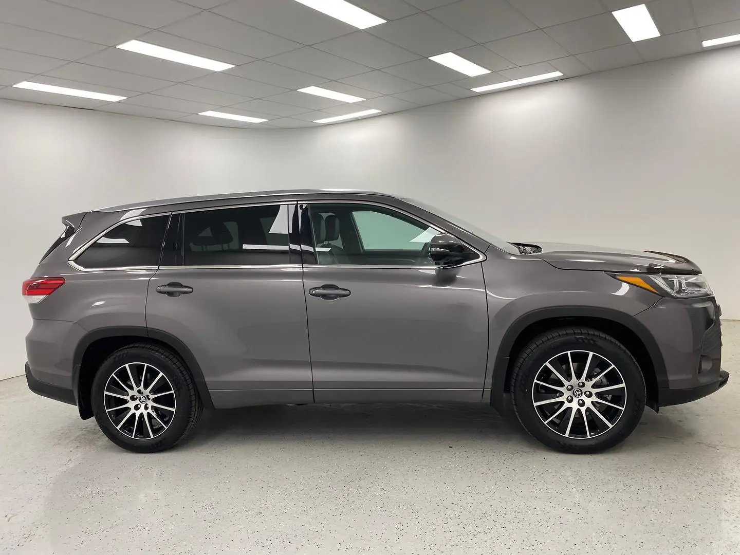 2019 Toyota Kluger Gallery Image 2