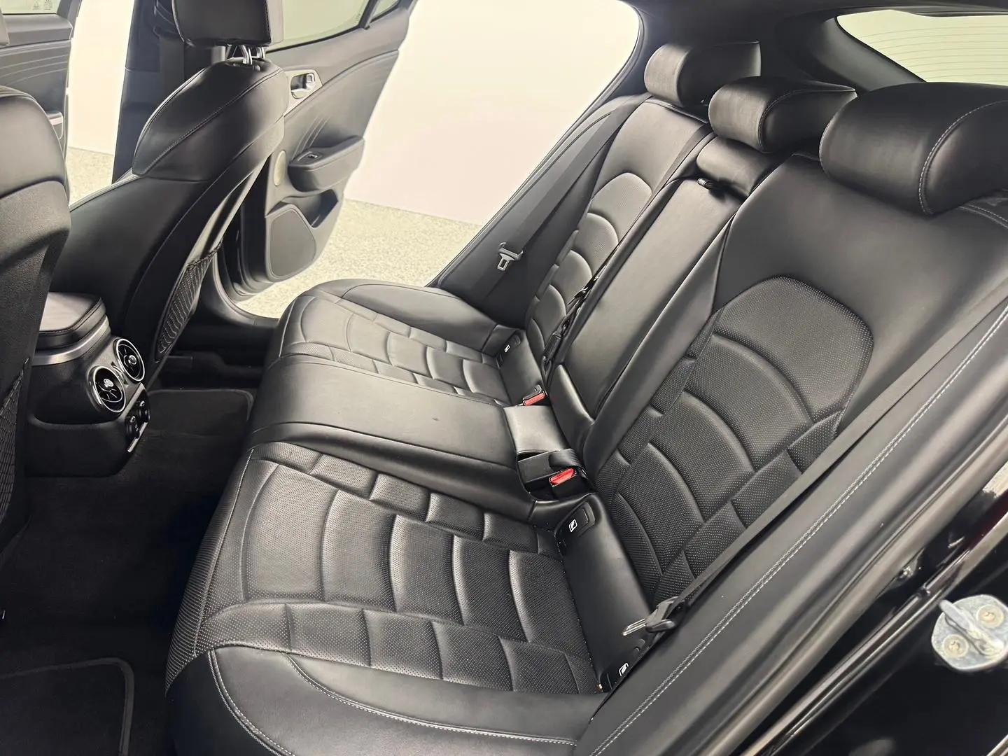 2022 Kia Stinger Gallery Image 31