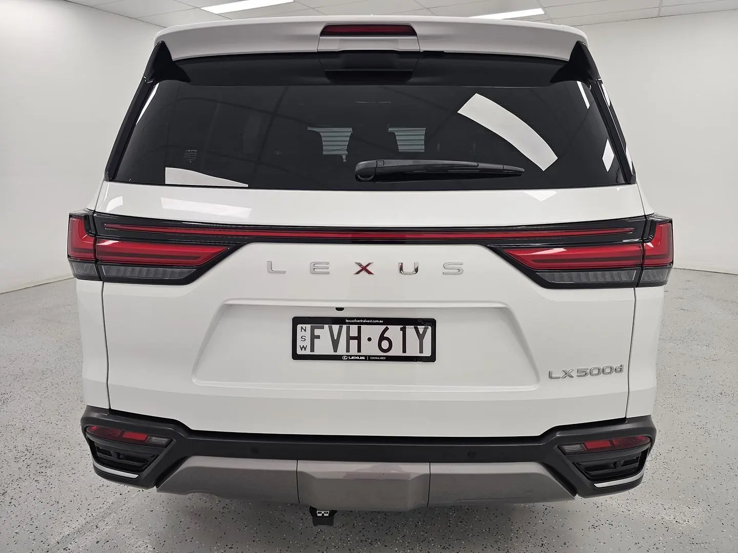 2023 Lexus LX Gallery Image 4