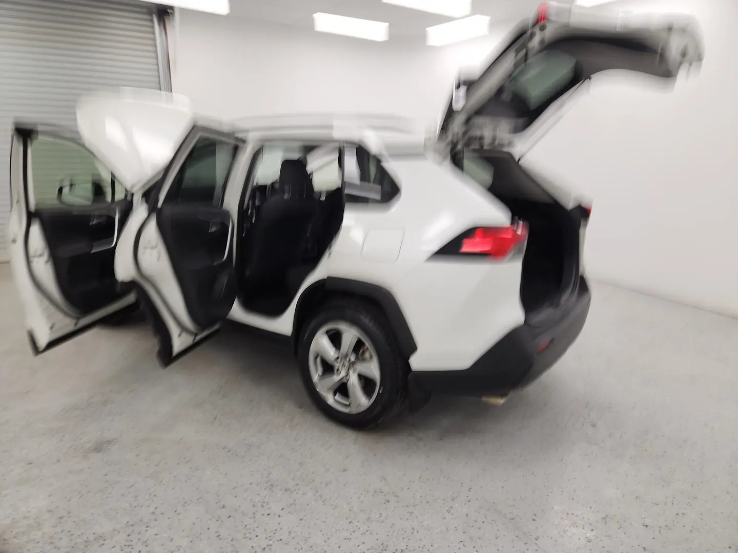 2019 Toyota RAV4 Gallery Image 12