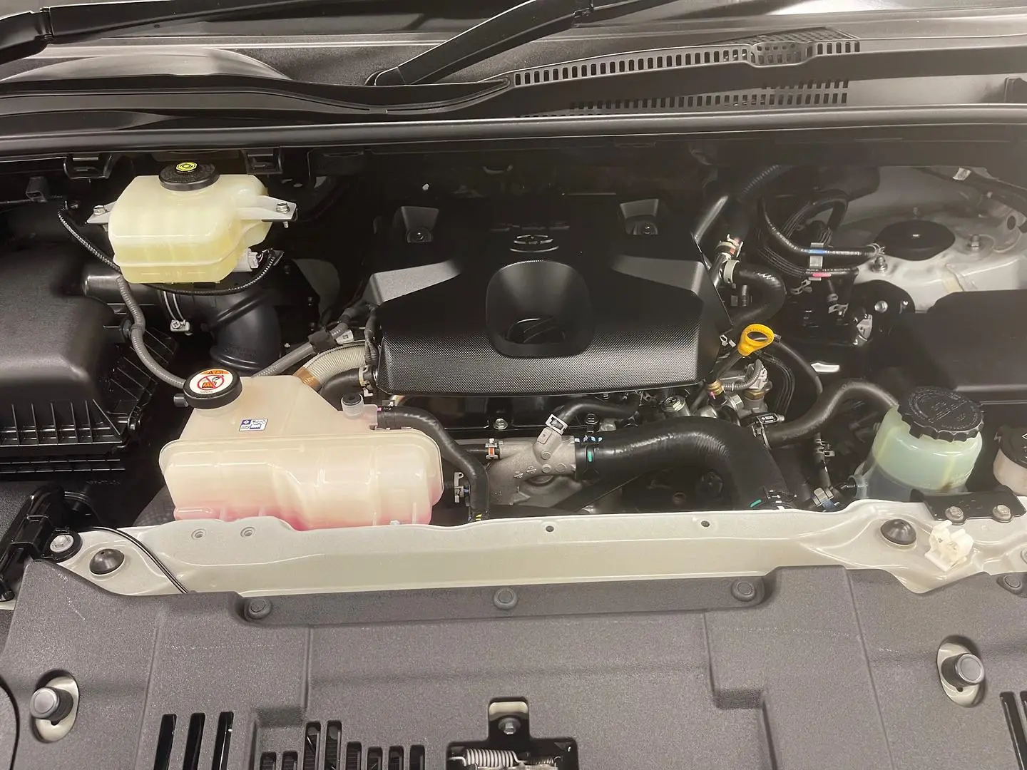 2020 Toyota Hiace Gallery Image 15