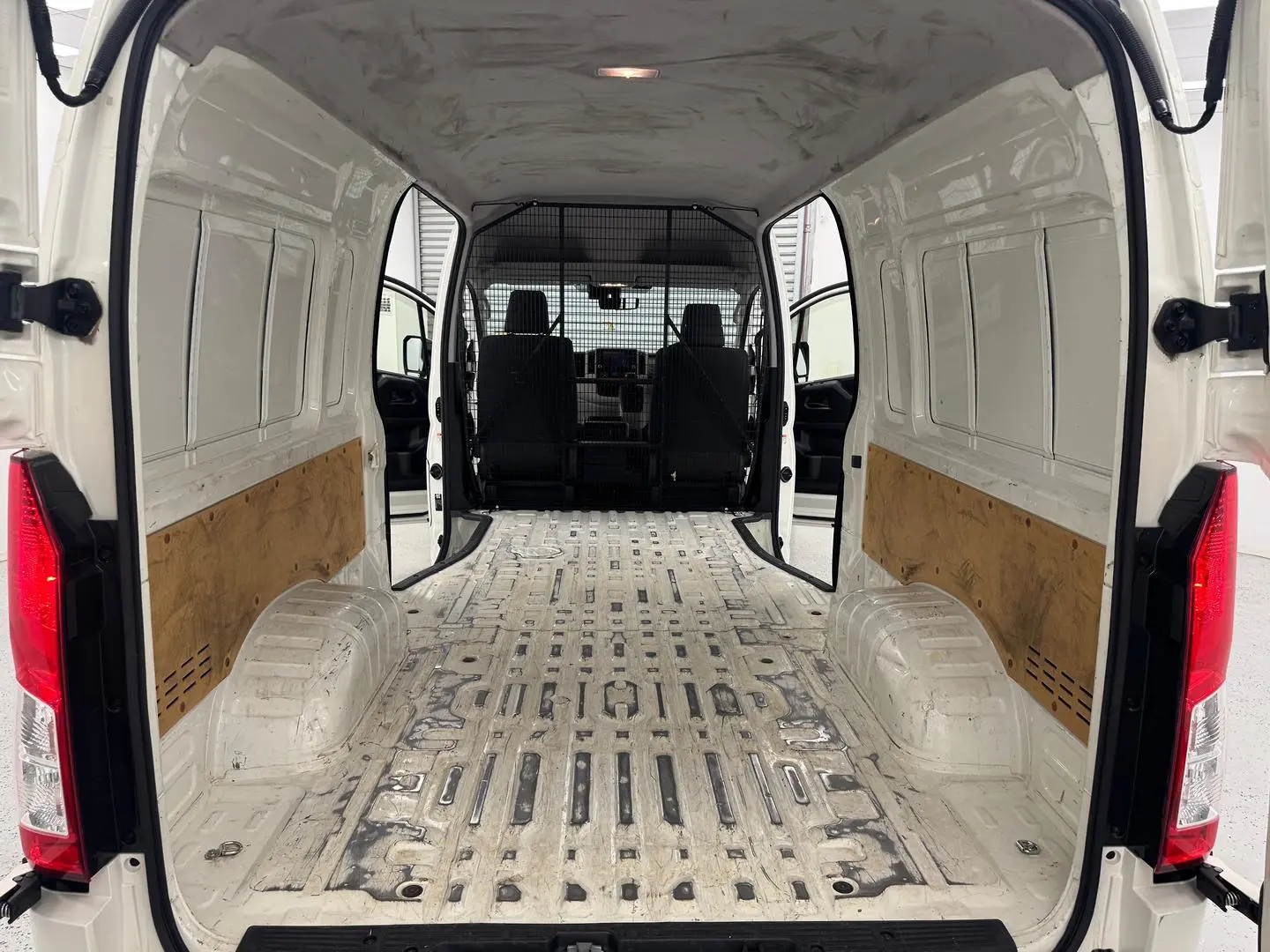 2023 Toyota Hiace Gallery Image 30