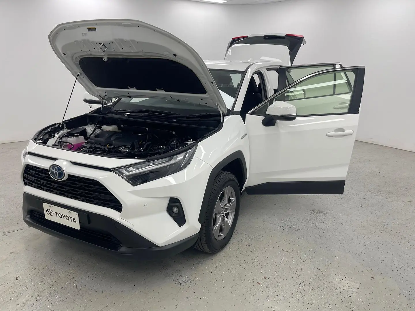 2024 Toyota RAV4 Gallery Image 13