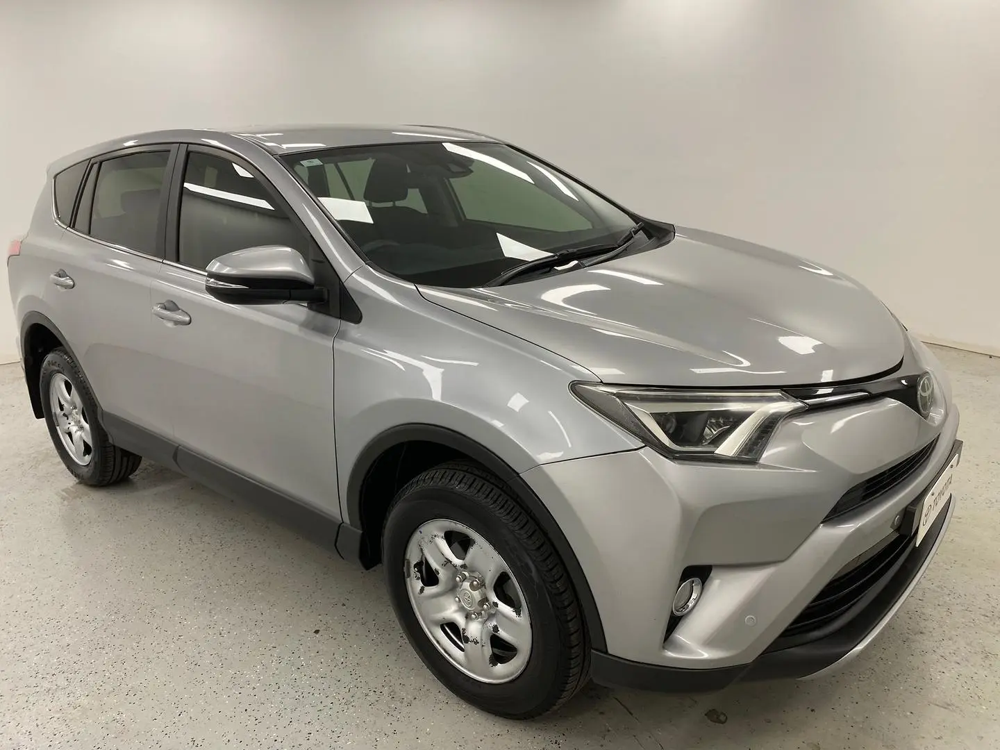 2018 Toyota Rav4 Gallery Image 1