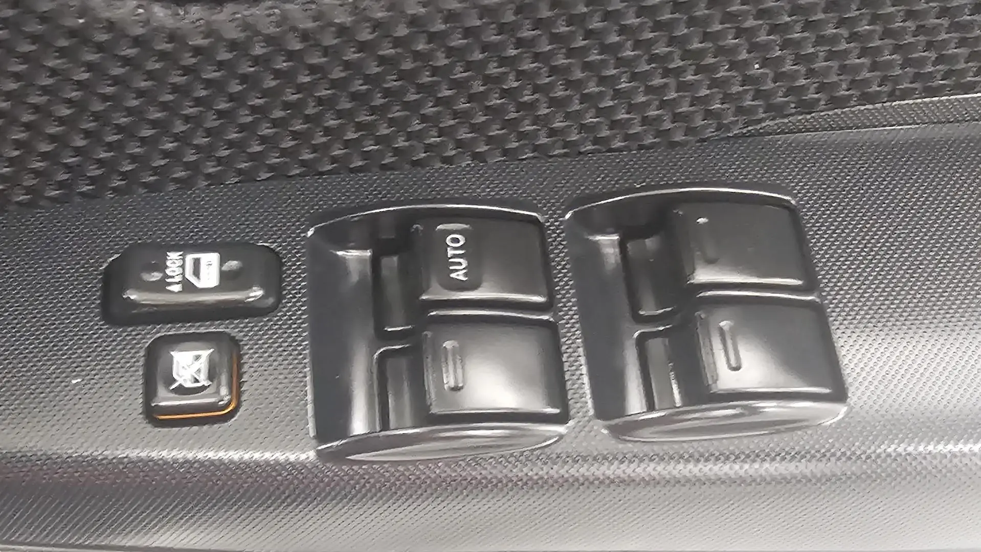 2015 Toyota Hilux Gallery Image 41