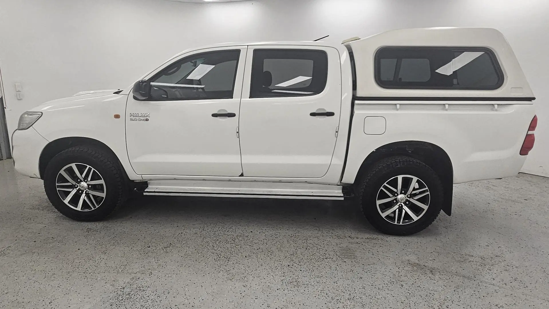 2015 Toyota Hilux Gallery Image 6