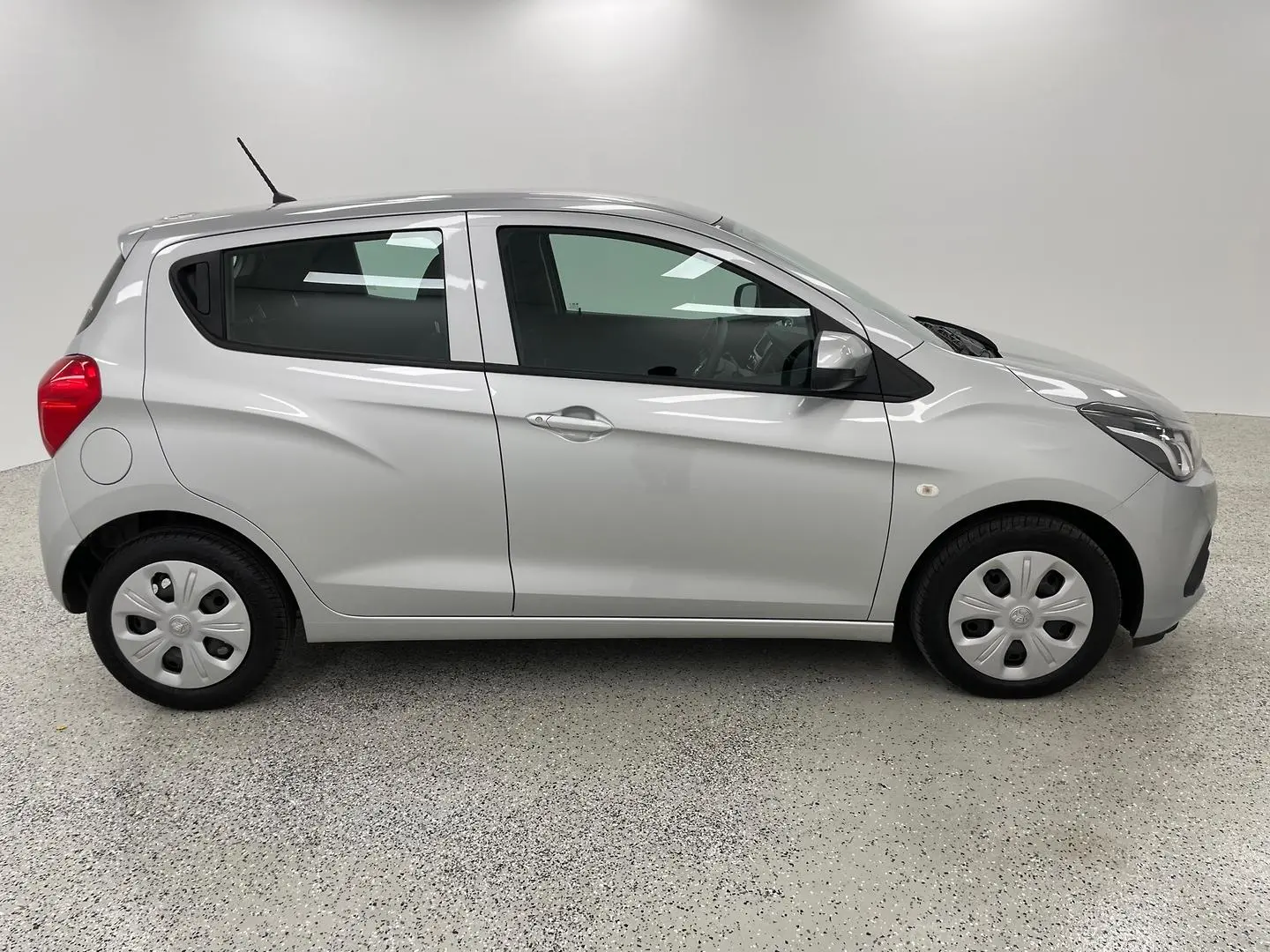 2016 Holden Spark Gallery Image 2