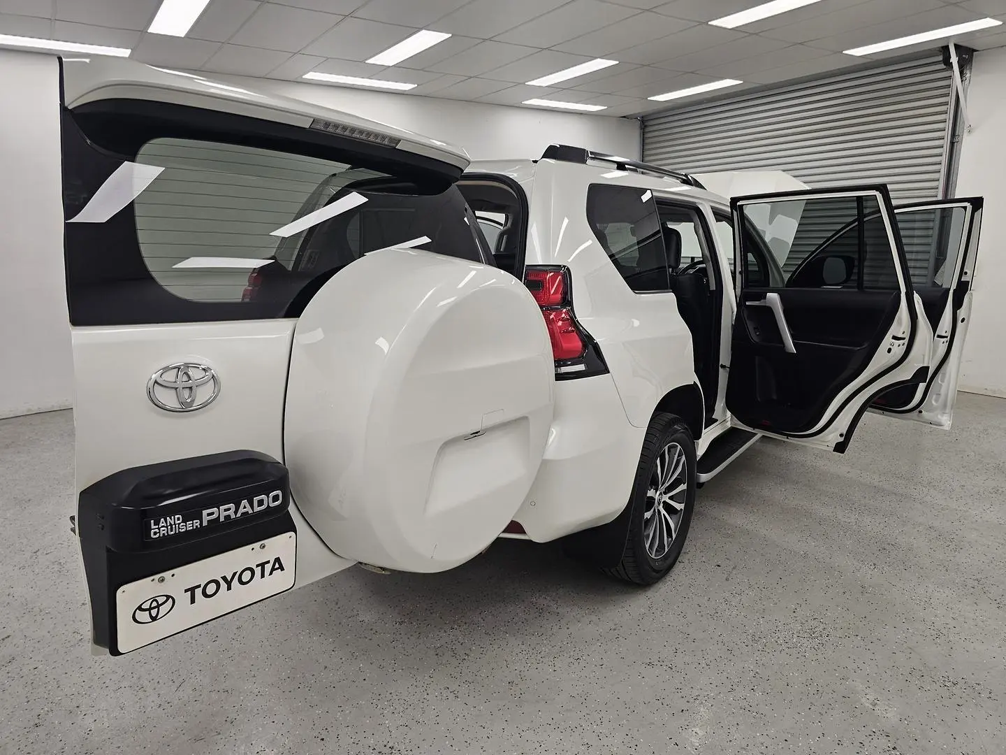 2023 Toyota Landcruiser Prado Gallery Image 21