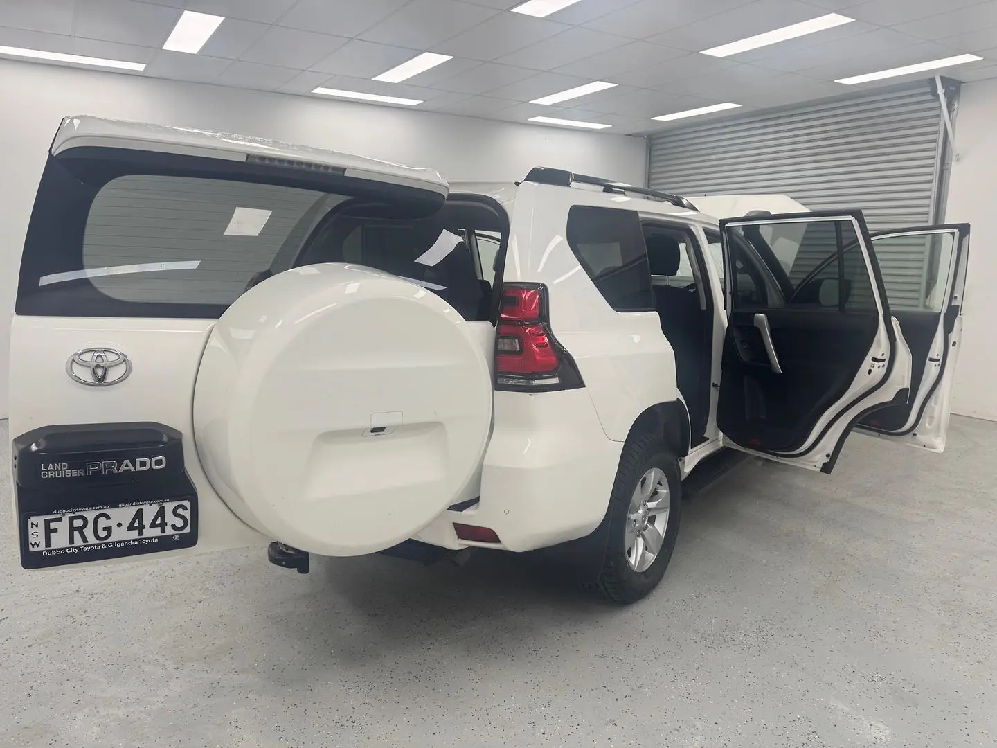 2018 Toyota Landcruiser Prado Gallery Image 9