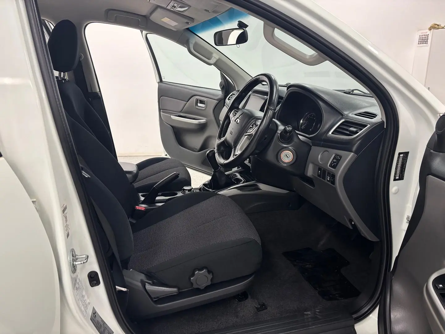 2017 Mitsubishi Triton Gallery Image 21