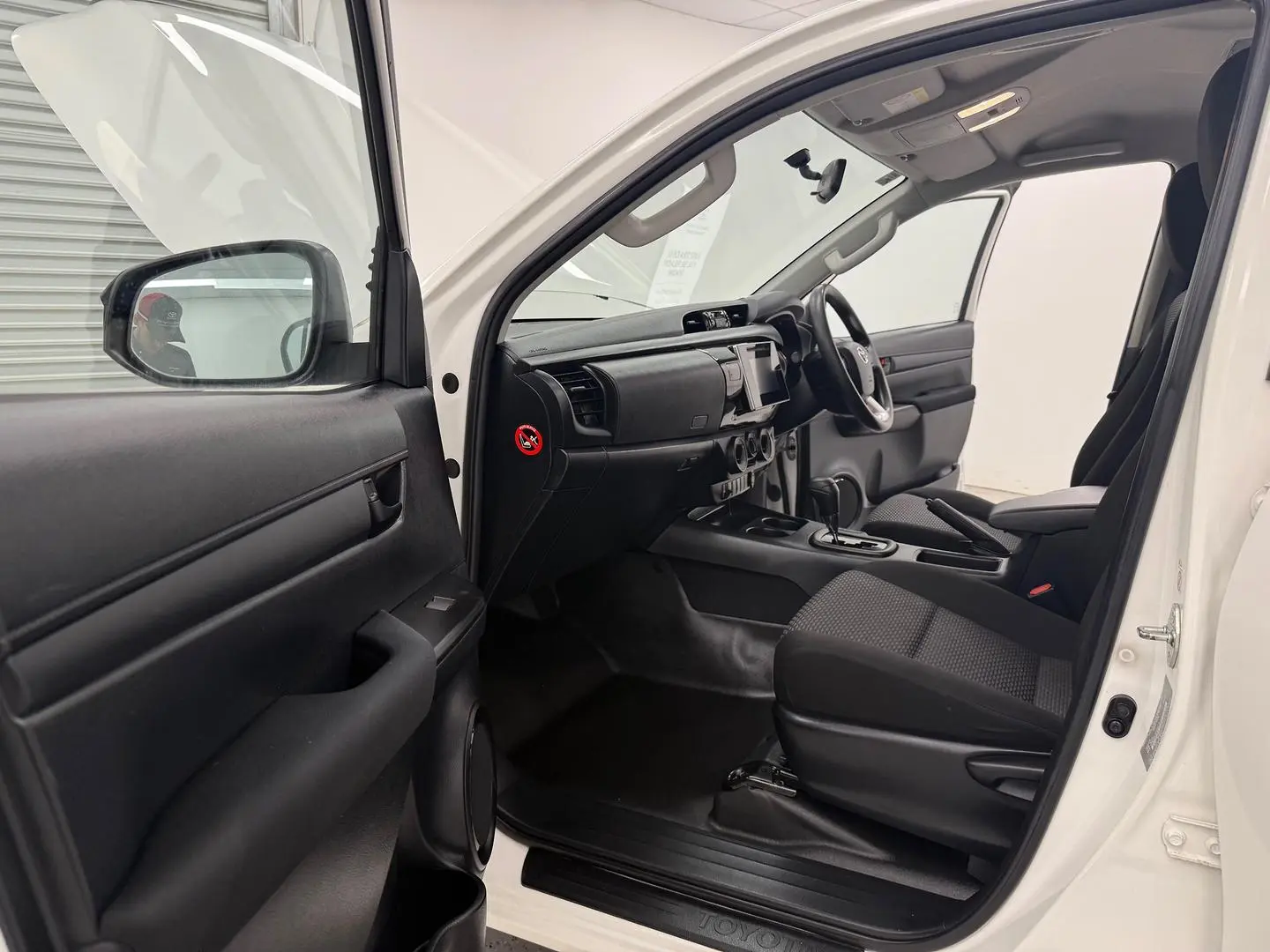 2017 Toyota Hilux Gallery Image 10