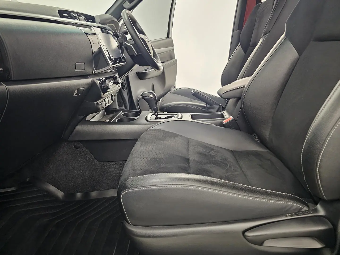 2025 Toyota Hilux Gallery Image 12