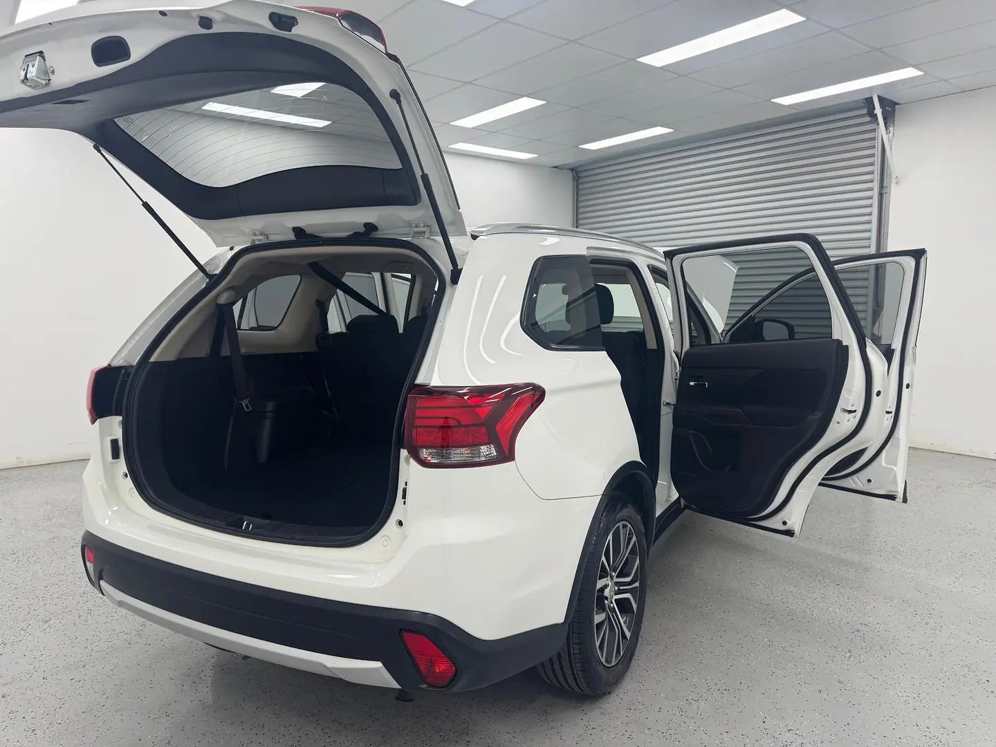 2018 Mitsubishi Outlander Gallery Image 9