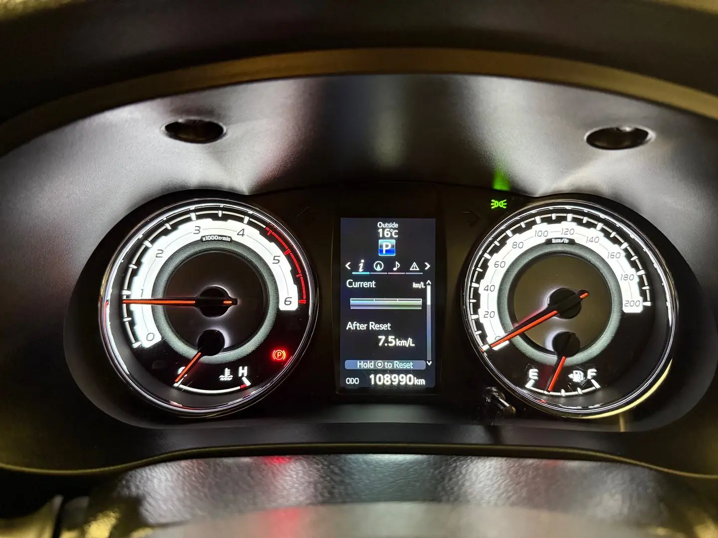 2018 Toyota Hilux Gallery Image 23