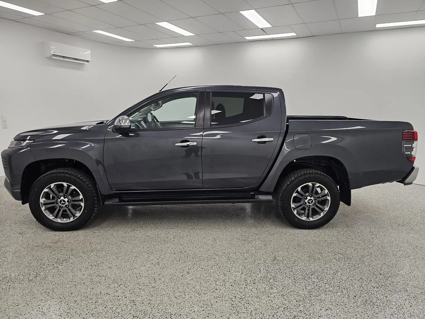 2023 Mitsubishi Triton Gallery Image 6