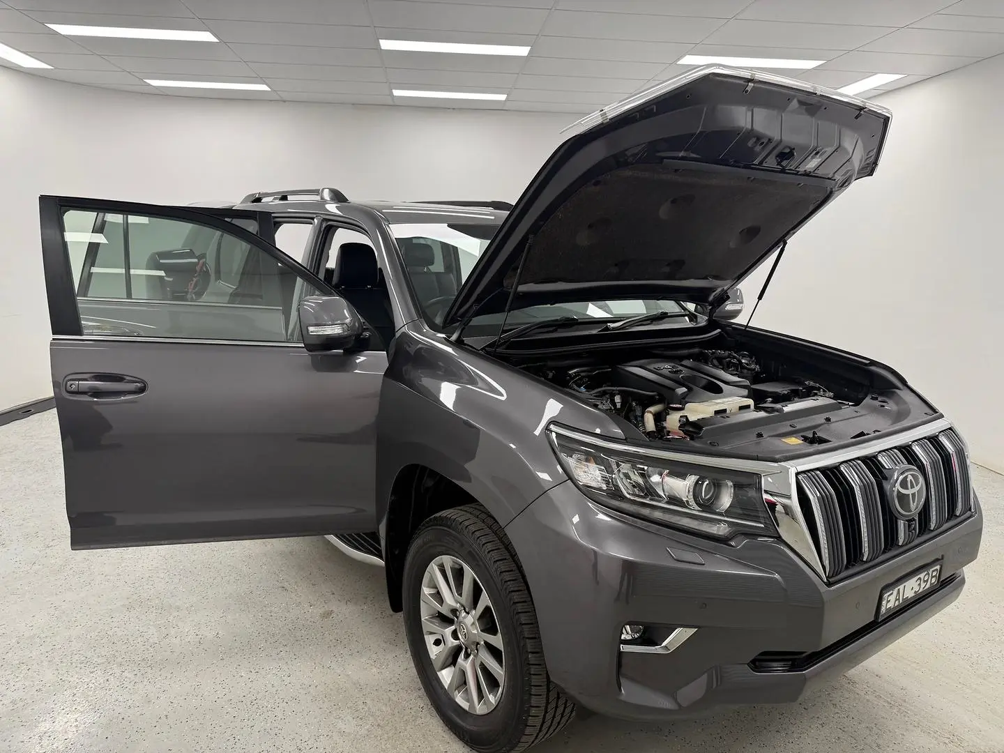 2019 Toyota Landcruiser Prado Gallery Image 16