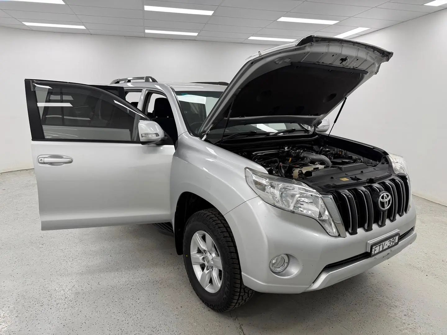 2015 Toyota Landcruiser Prado Gallery Image 20