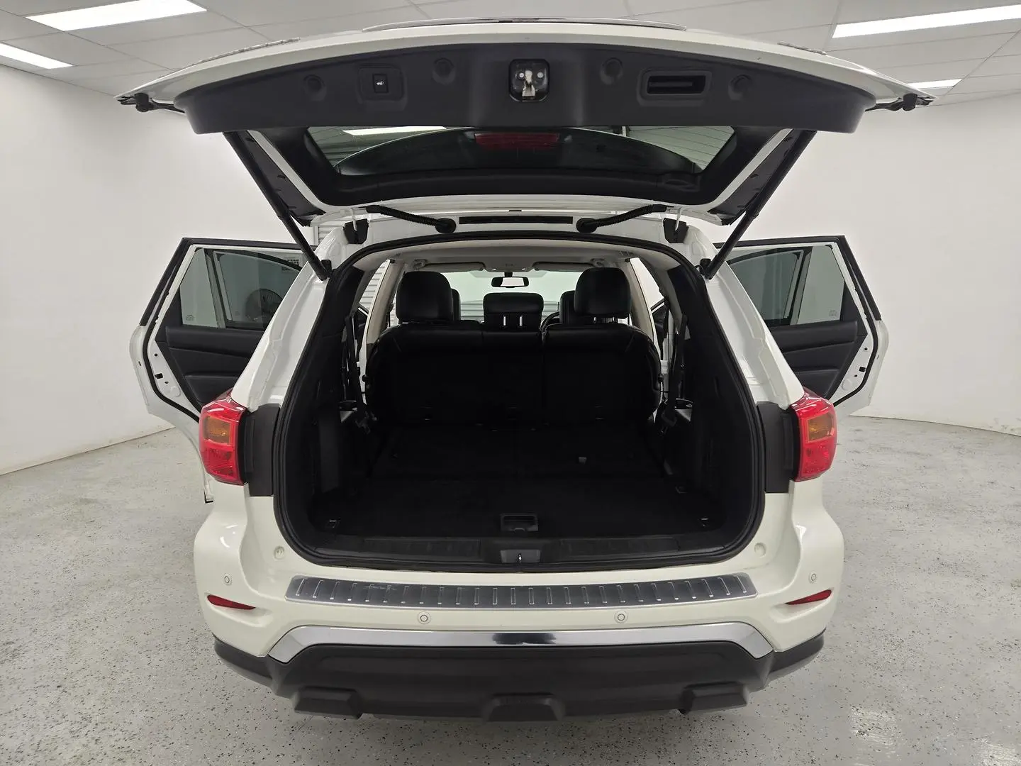 2017 Nissan Pathfinder Gallery Image 10
