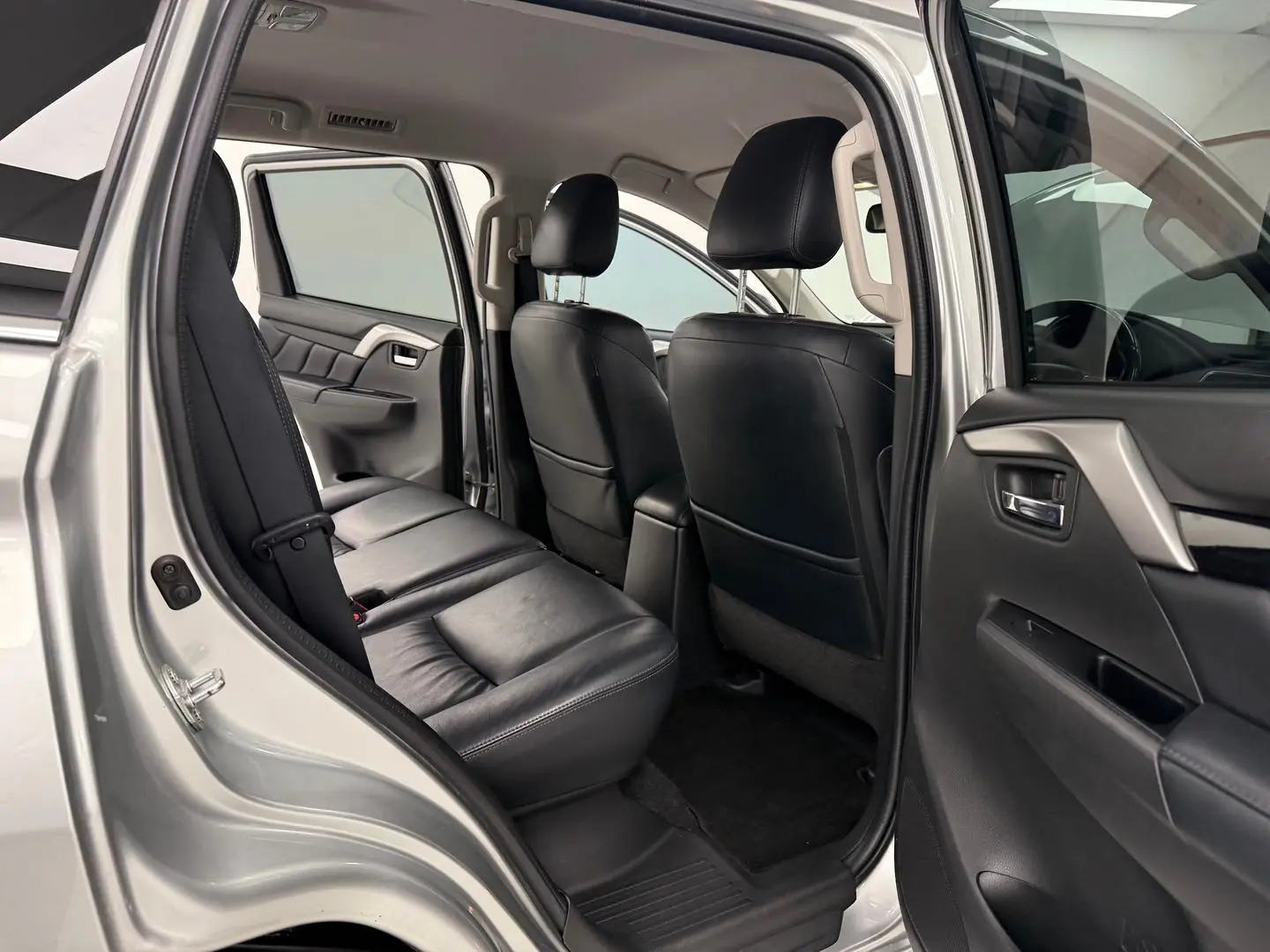 2016 Mitsubishi Pajero Sport Gallery Image 13