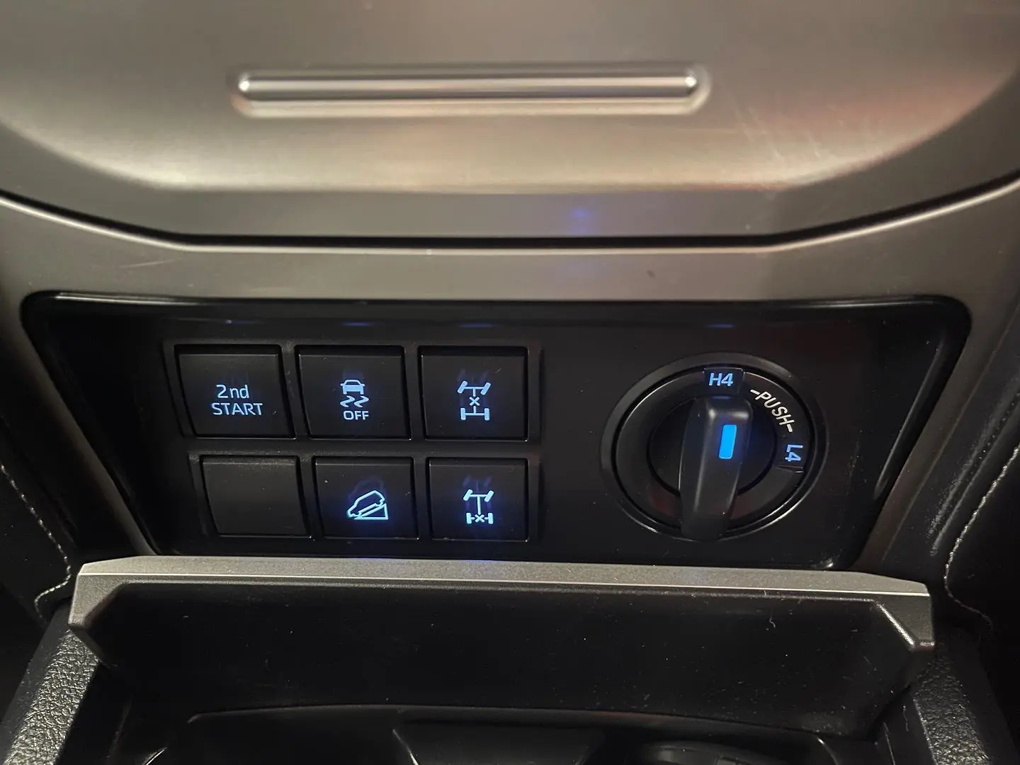 2022 Toyota Landcruiser Prado Gallery Image 30