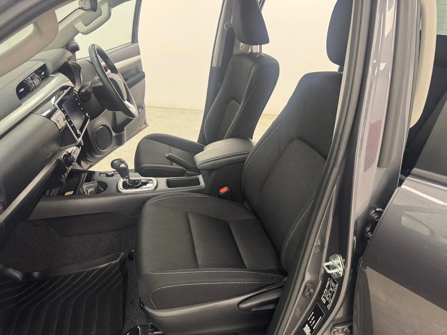 2025 Toyota Hilux Gallery Image 30