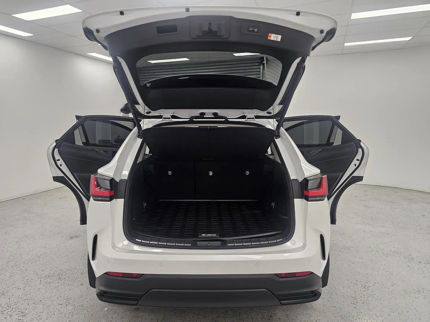 2025 Lexus NX Gallery Image 17