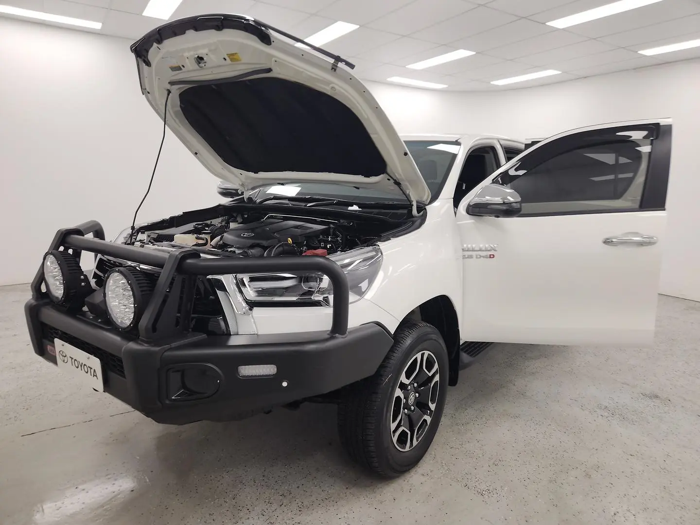 2023 Toyota Hilux Gallery Image 14