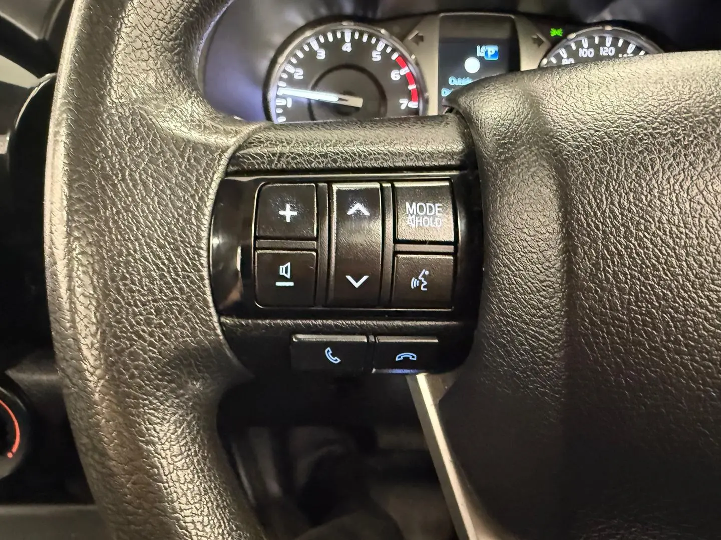 2022 Toyota Hilux Gallery Image 17