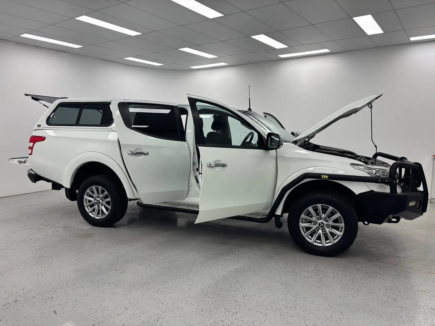 2017 Mitsubishi Triton Gallery Image 9