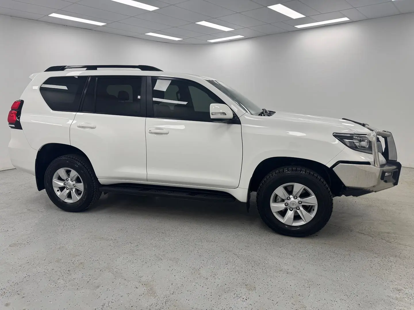 2022 Toyota Landcruiser Prado Gallery Image 2