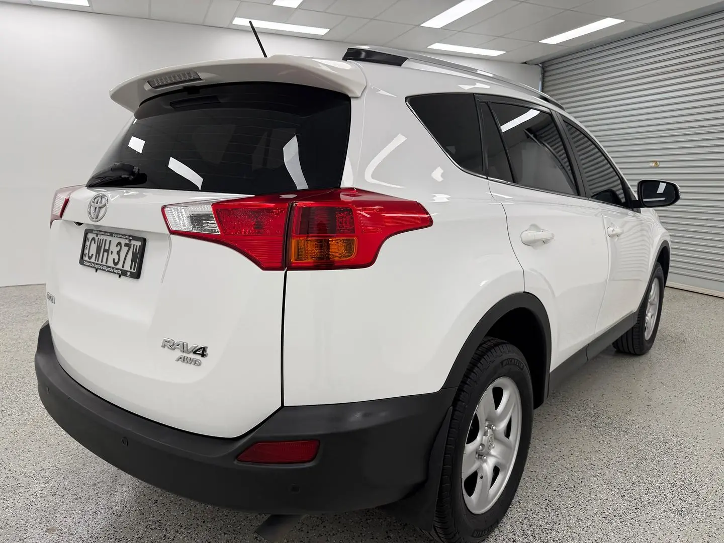 2014 Toyota RAV4 Gallery Image 3