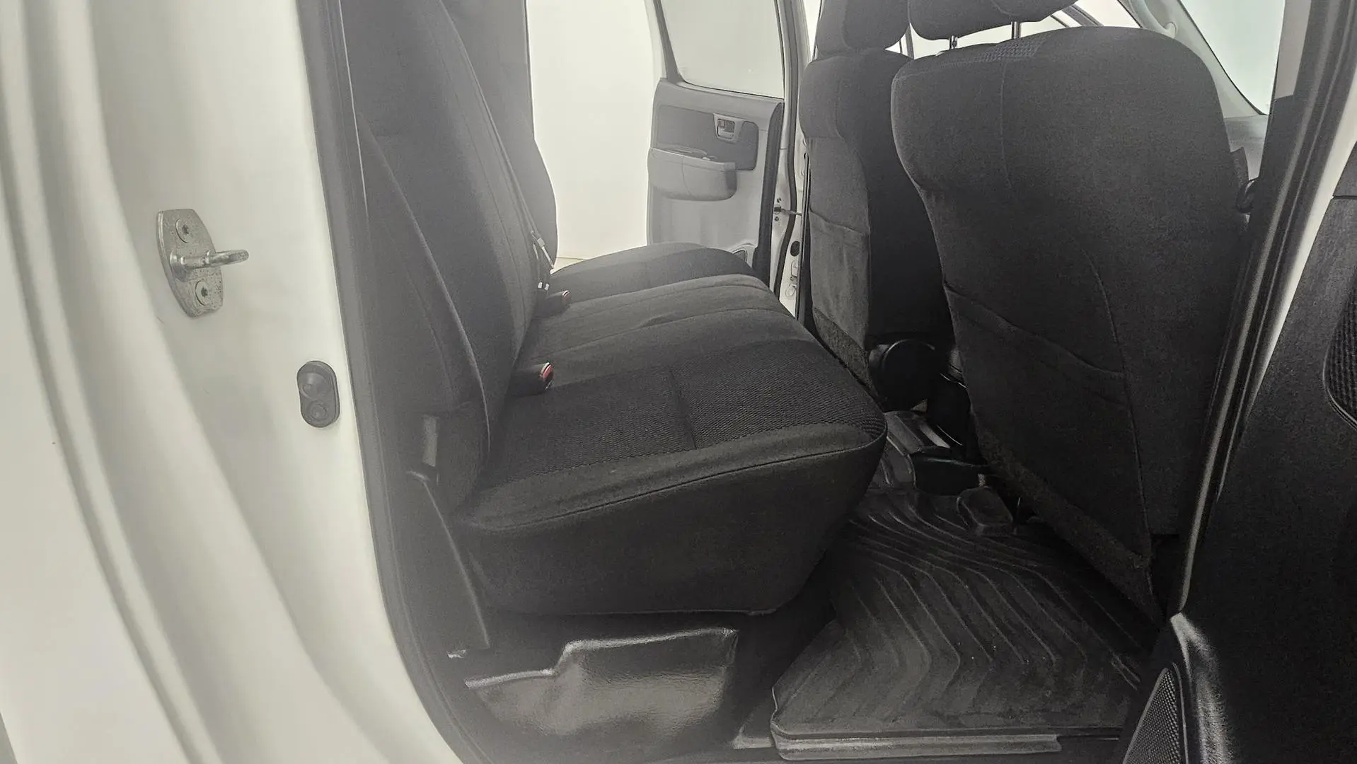 2015 Toyota Hilux Gallery Image 21